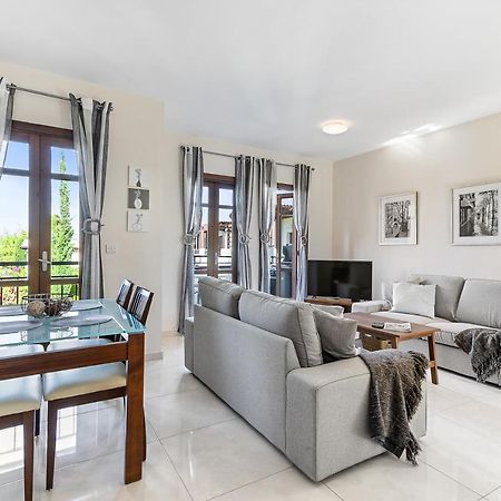 2 Bedroom Apartment Assia With Communal Pool, Aphrodite Hills Resort Kouklia Exteriér fotografie