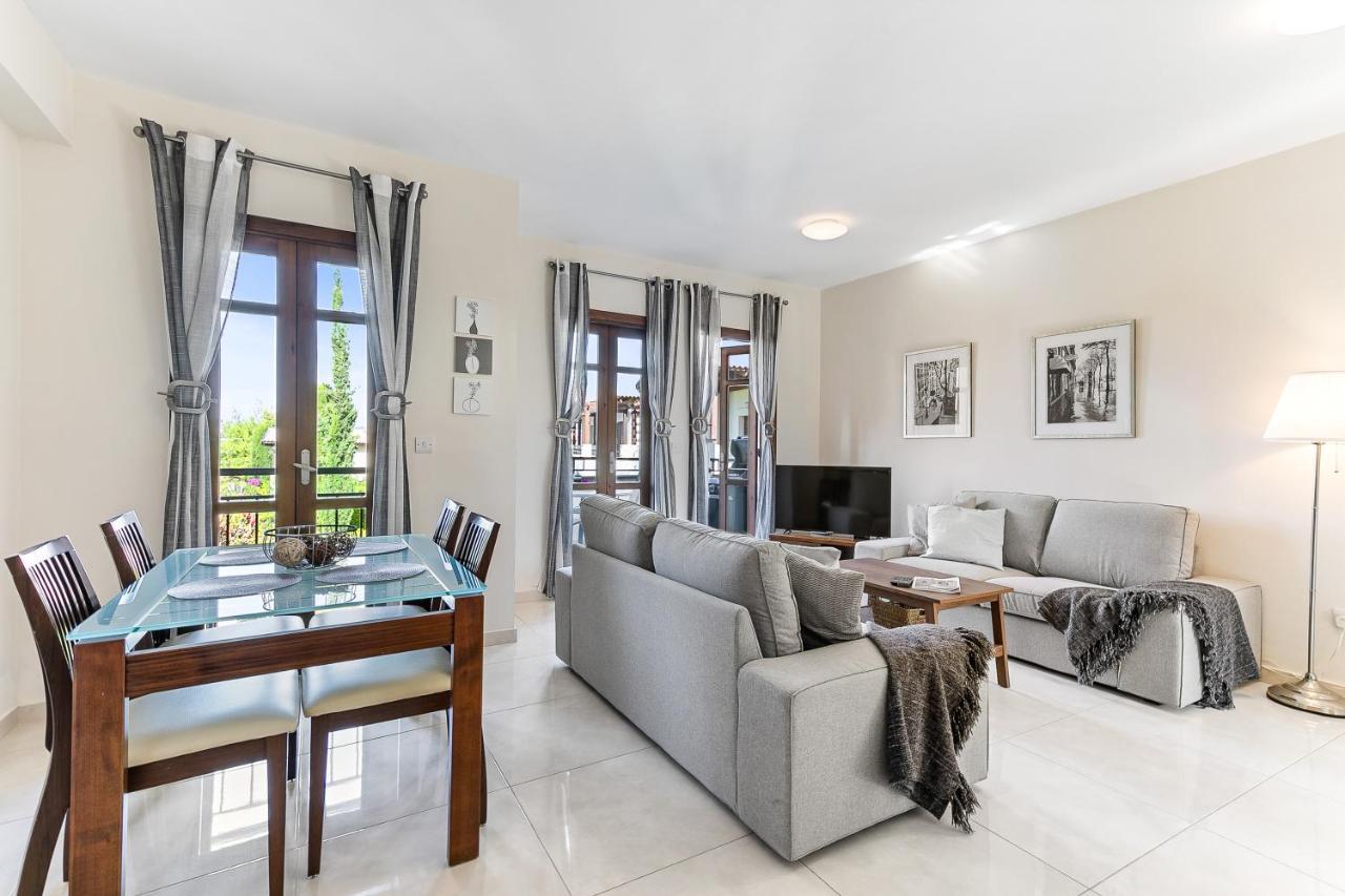 2 Bedroom Apartment Assia With Communal Pool, Aphrodite Hills Resort Kouklia Exteriér fotografie